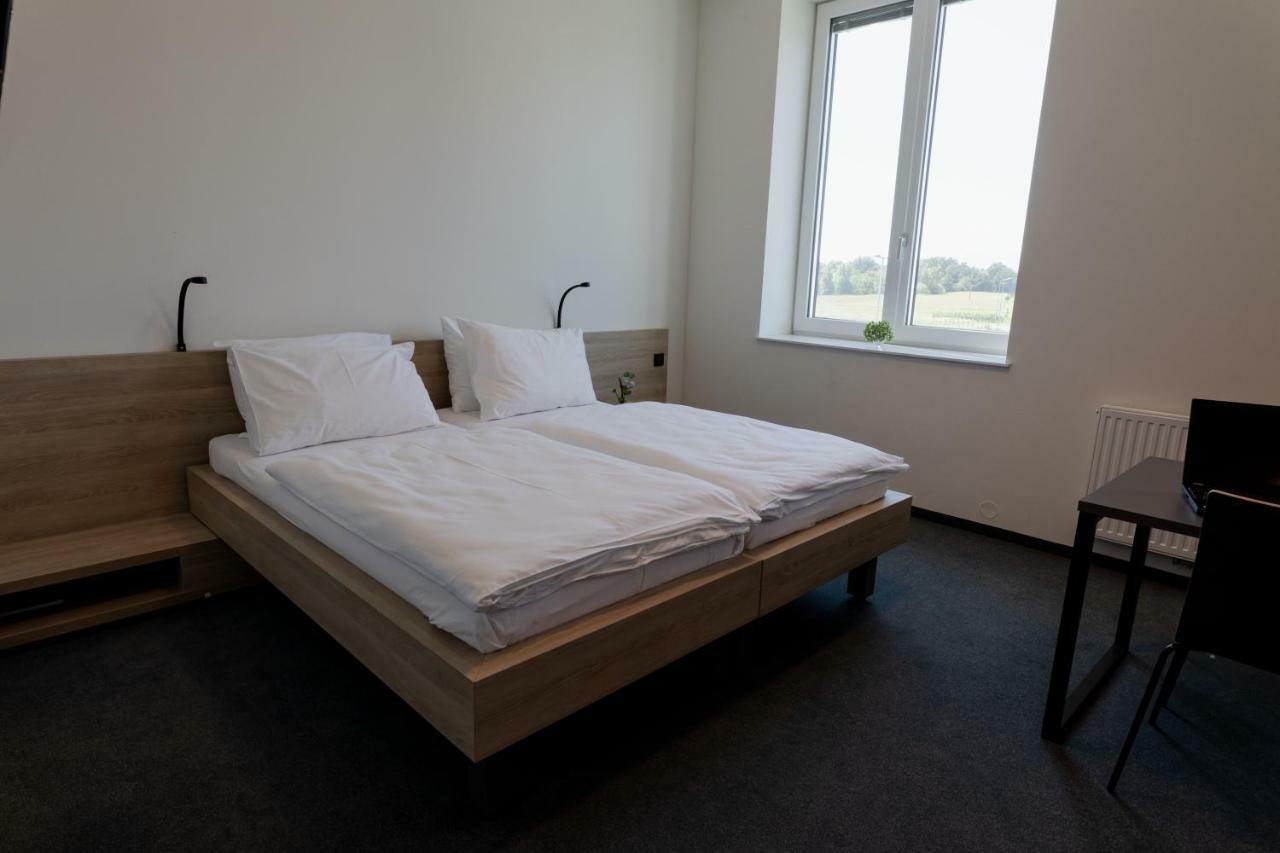 Tt-Rooms - Kontaktlos Mit Self Check-In I Free Parking Graz Exterior photo